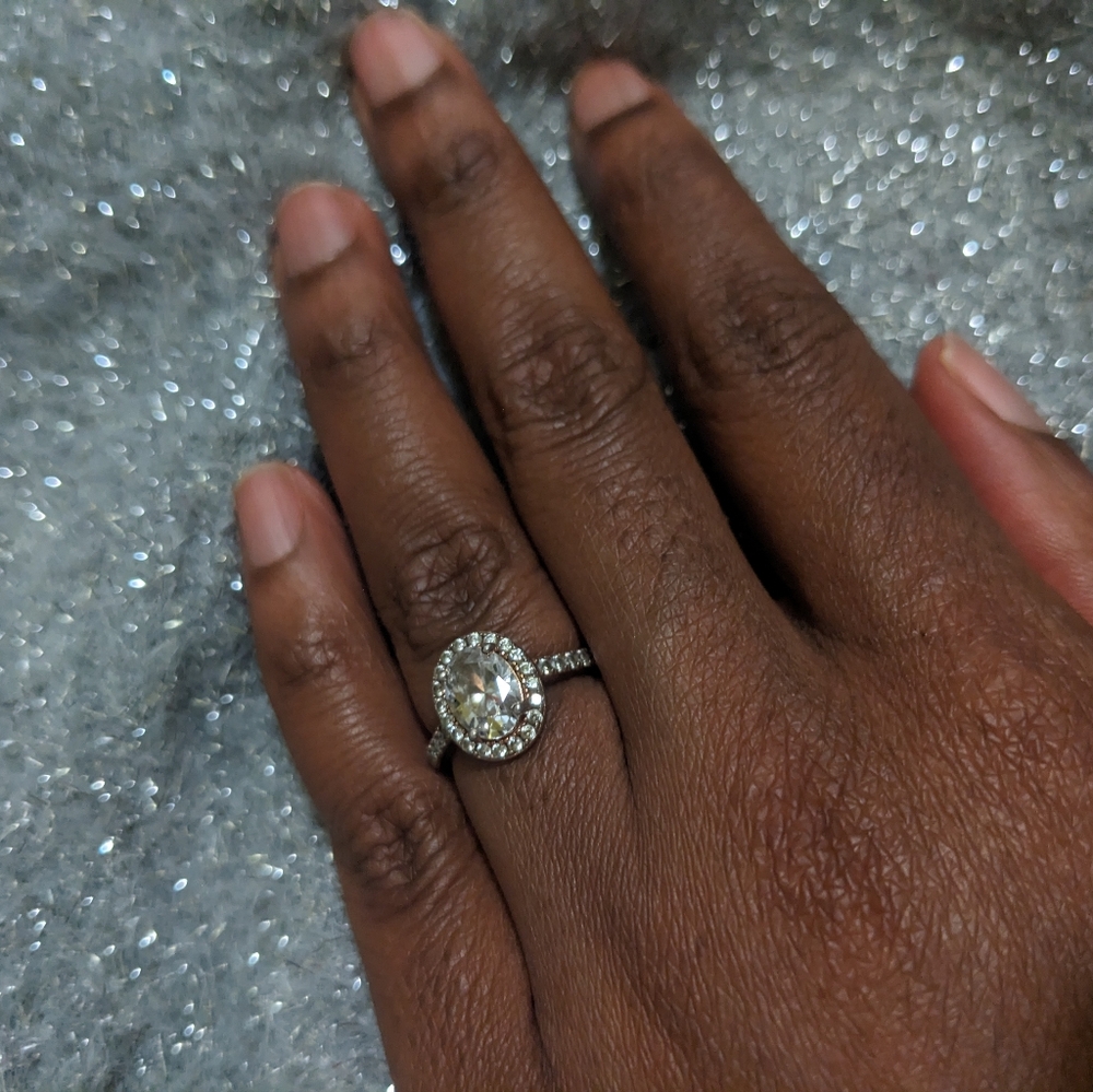Engagement ring - Picture 9 of 9